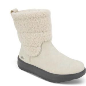 Women's Cloudie Waterproof Pull-On Cold-Weather Boots